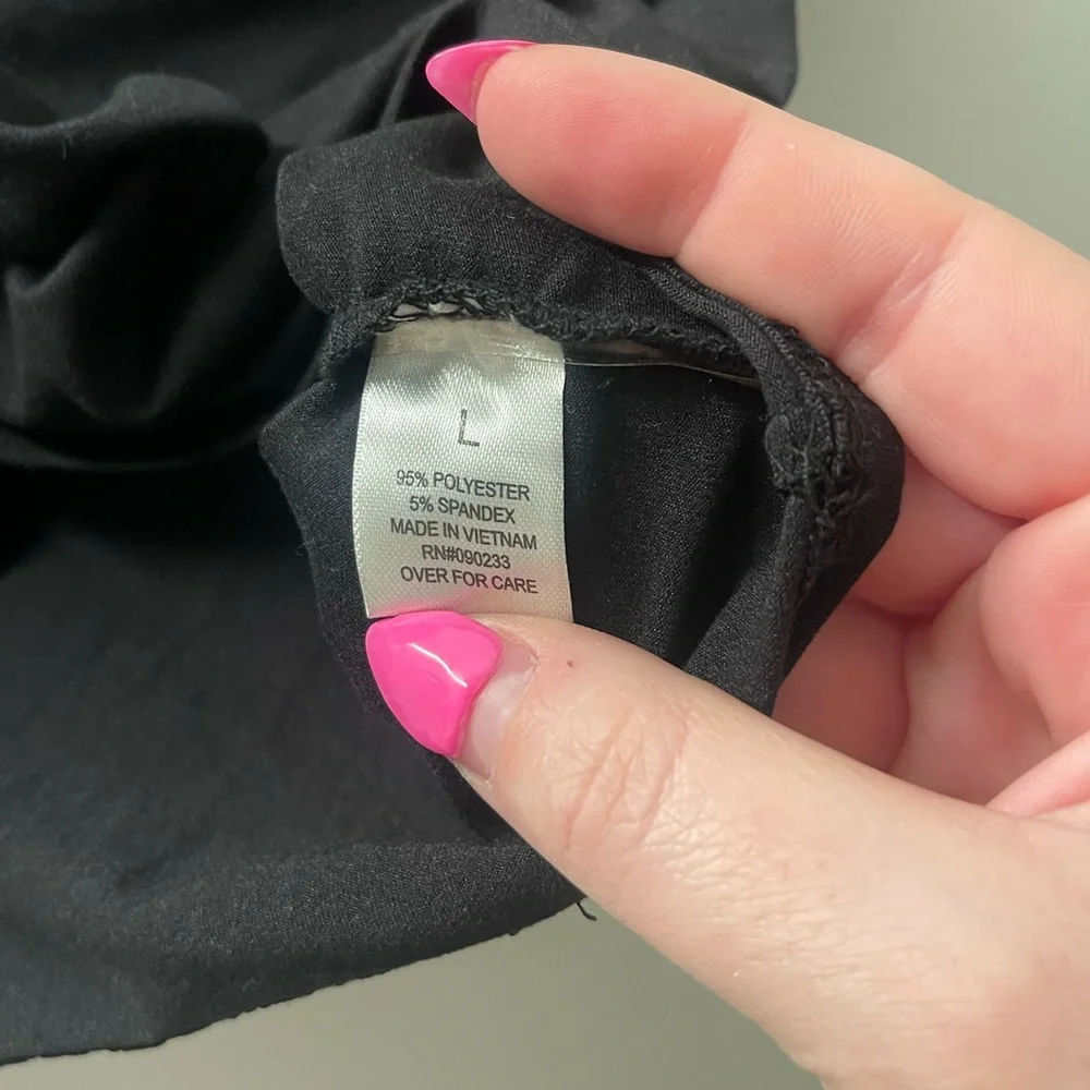 Chic Black Off-Shoulder Crop Top - Picture 3 of 3